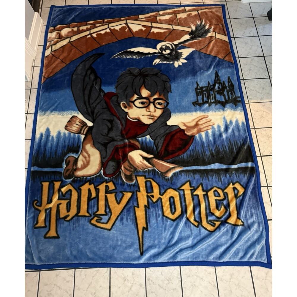 RARE Large Vintage Harry Potter Blanket - Clean Condition - Flying Over Hogwarts